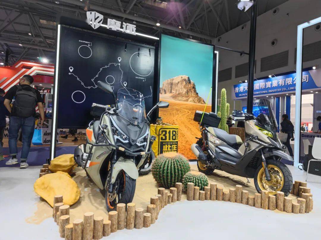 個(gè)性化摩托車藍(lán)海浮現(xiàn)，“摩逐”以工廠級(jí)專業(yè)改裝亮相摩博會(huì)